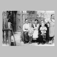 048-0020 Rudolf Janz, Gisela Baltrusch, Auguste Baltrusch, Mutter Janz, geb. Dering, Ruediger Janz und Kaethe Baltrusch im Jahre 1942.JPG